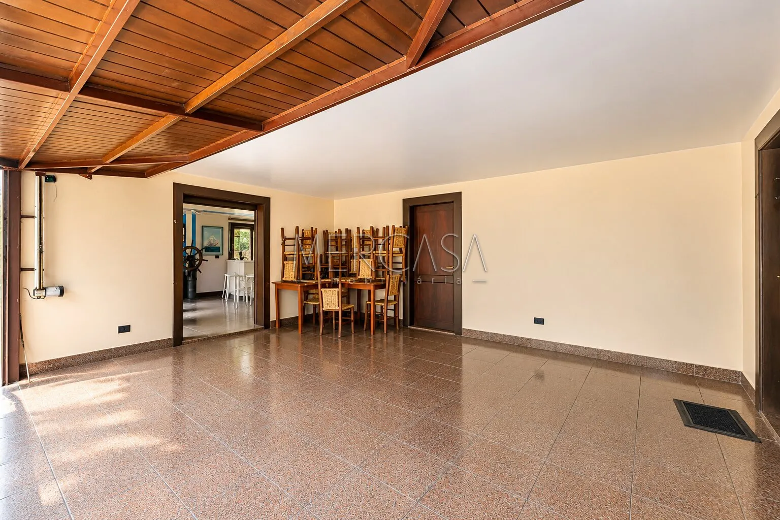 3-bedroom house with a bathtub in Curitiba — photo 34