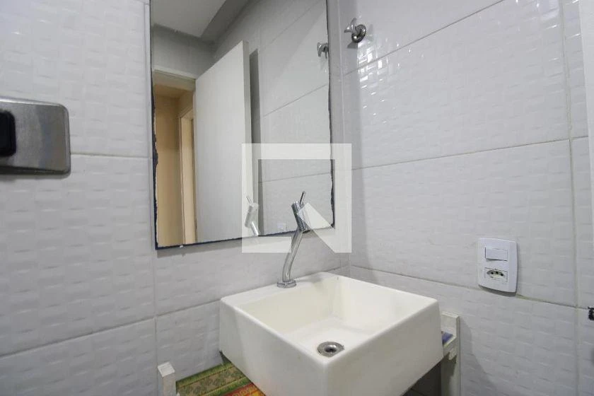 2-bedroom apartment in a building with a pool — photo 31
