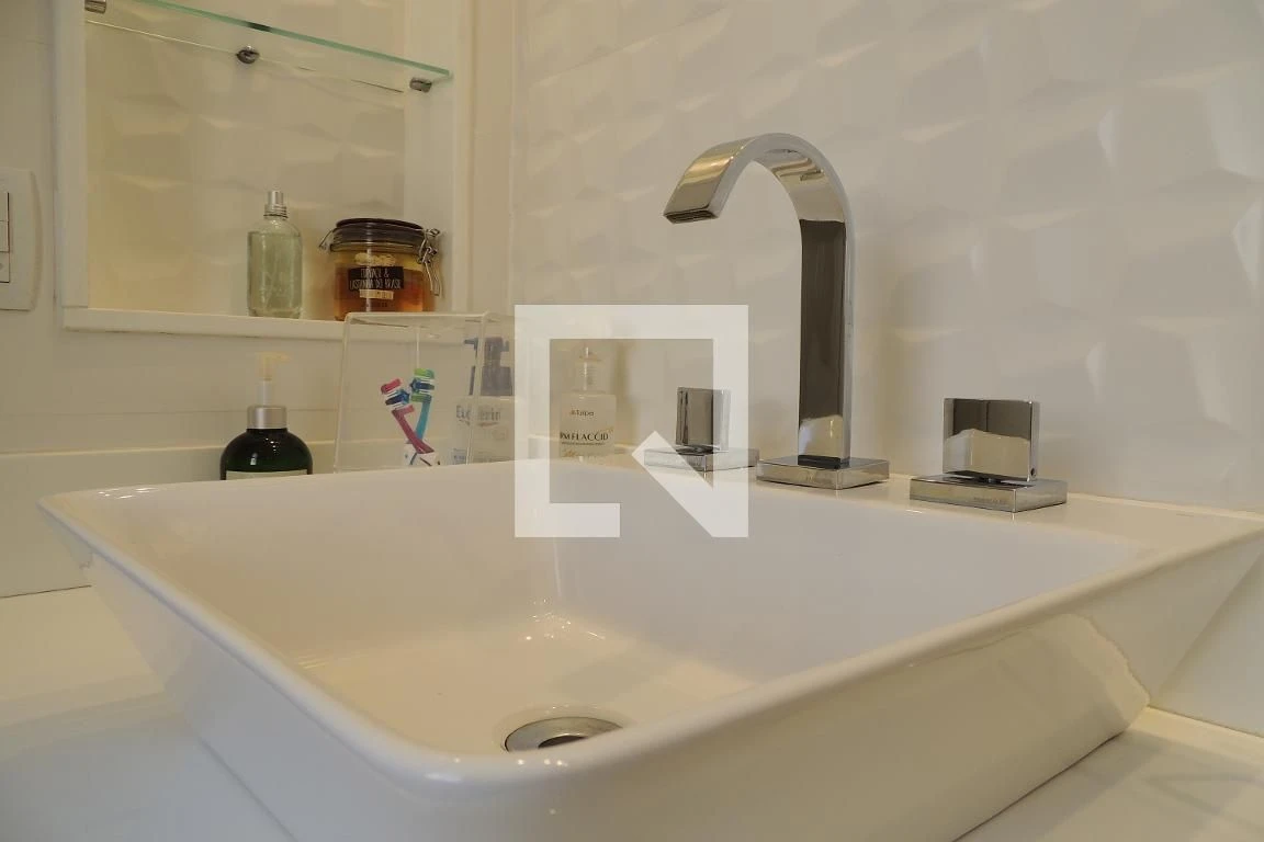 Furnished 3-bedroom apartment with 3 bathrooms and balcony — photo 42