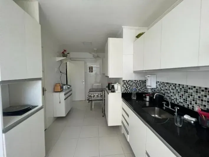Apartment with 4 bedrooms and a glassed-in balcony — photo 10