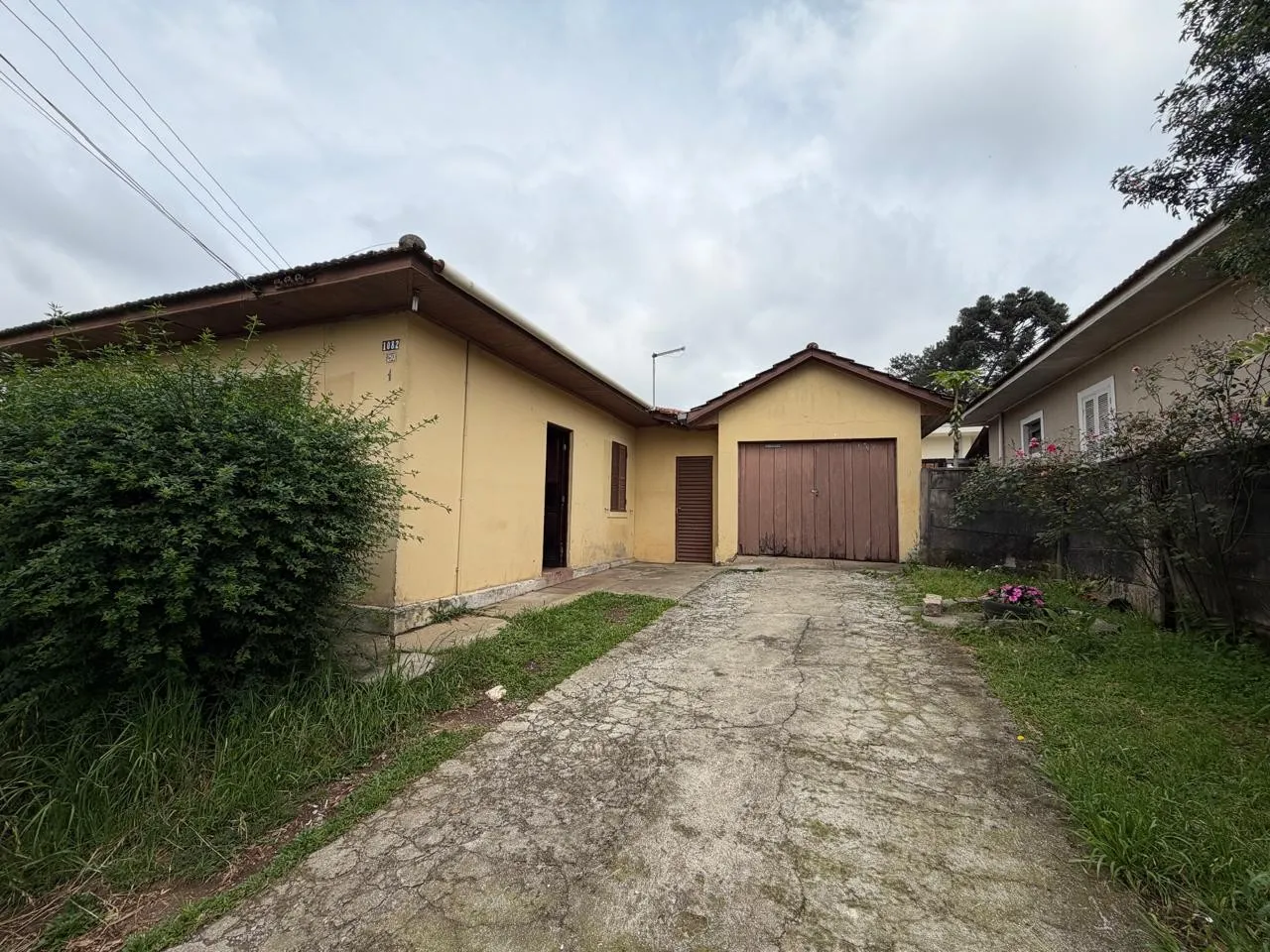 Wood or laminate floors in a 2-bedroom house, 82 m² — photo 16
