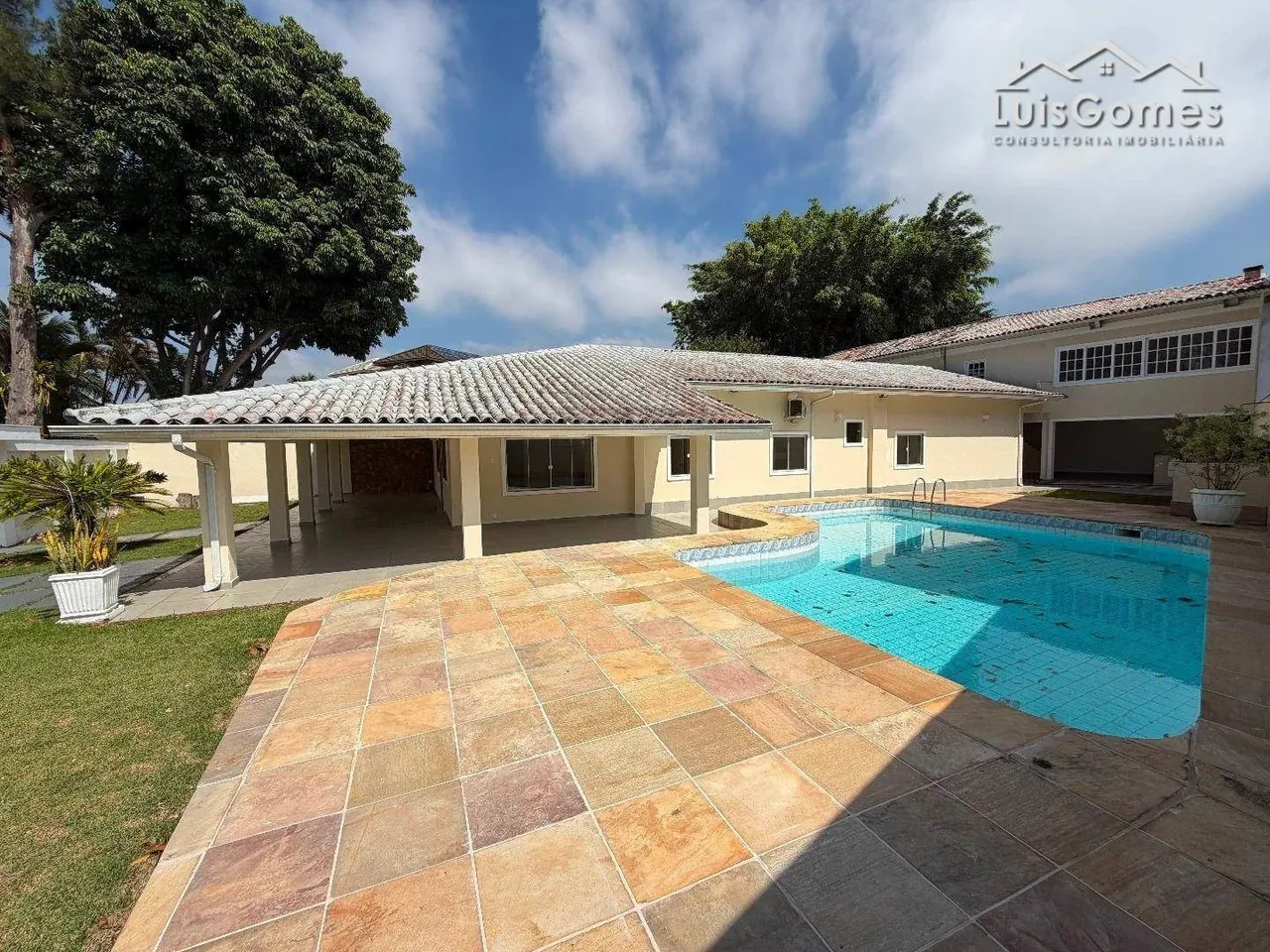 Unfurnished house with 5 bedrooms and 5 bathrooms — photo 6