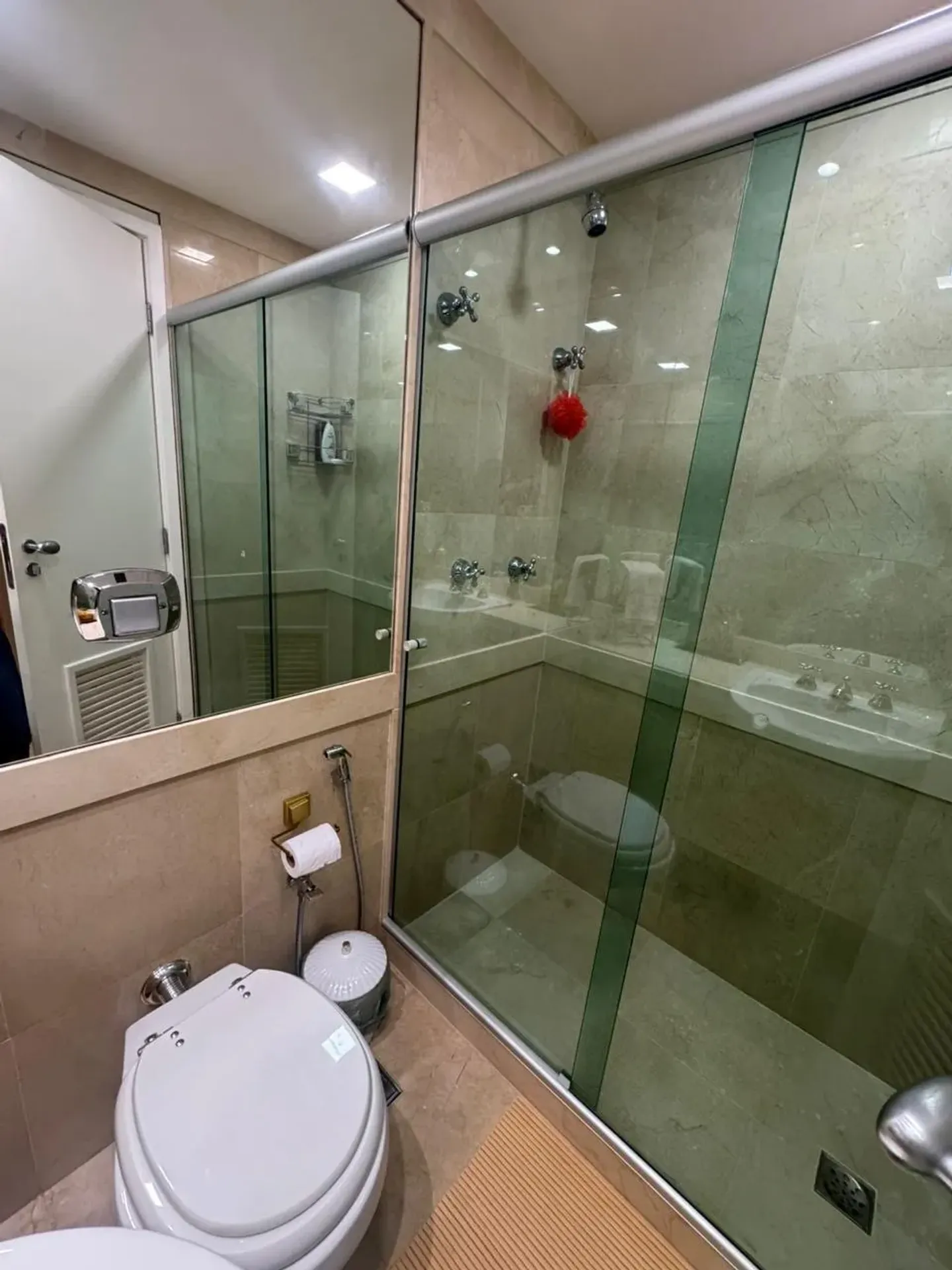 Furnished 130 m² apartment with 3 bedrooms — photo 25