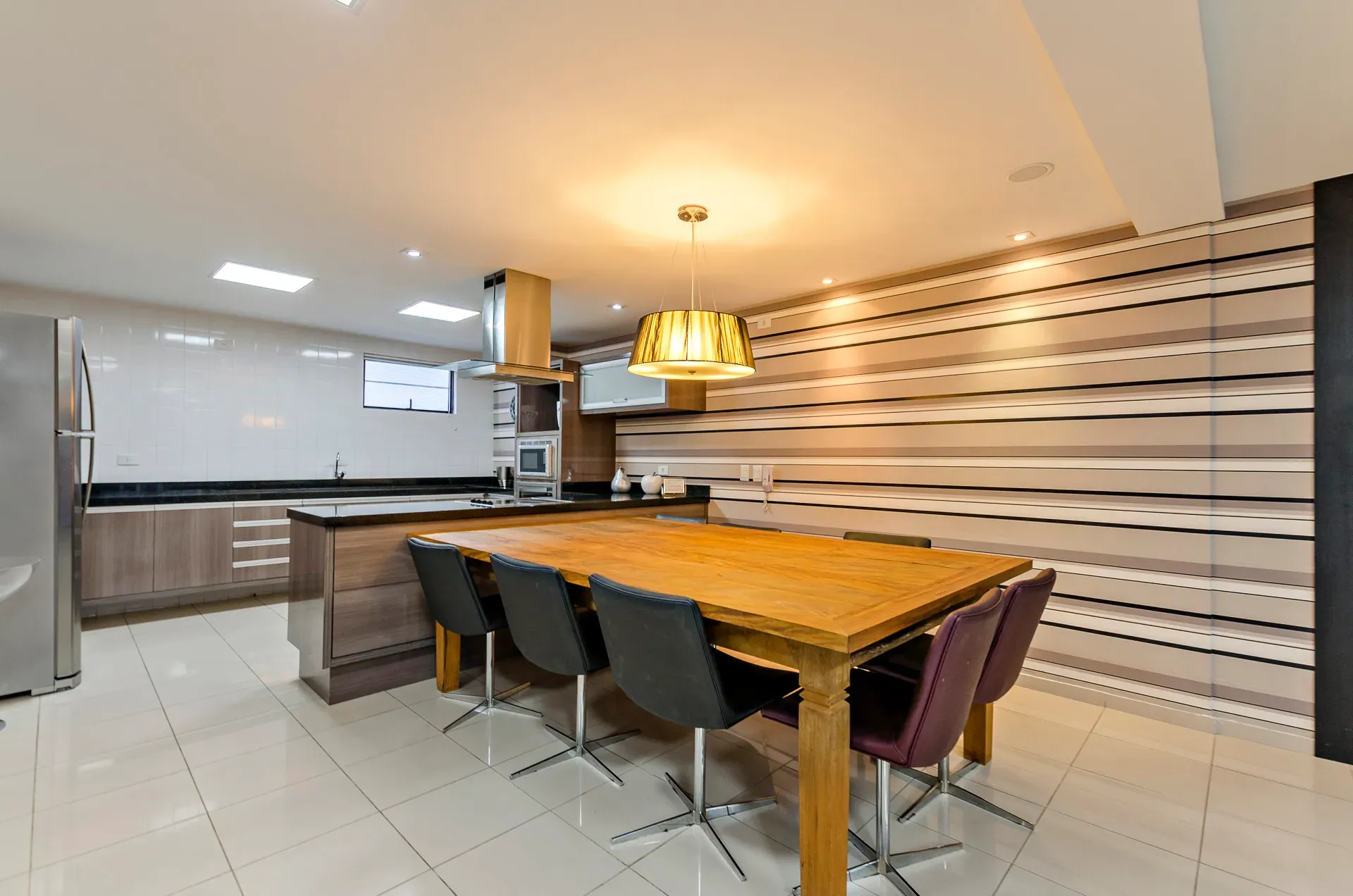 90 m² loft with 1 parking spot and suite — photo 32