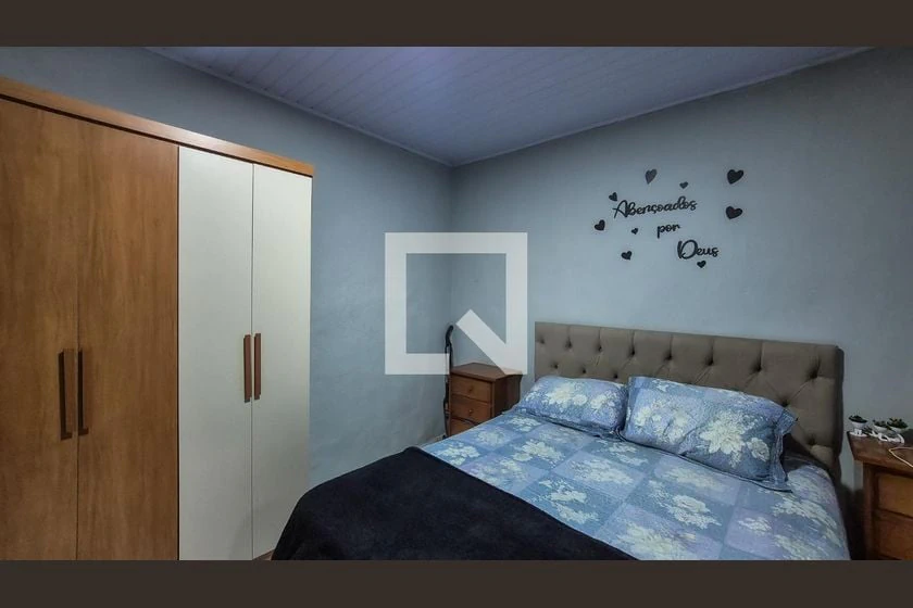 2-bedroom house with a garden