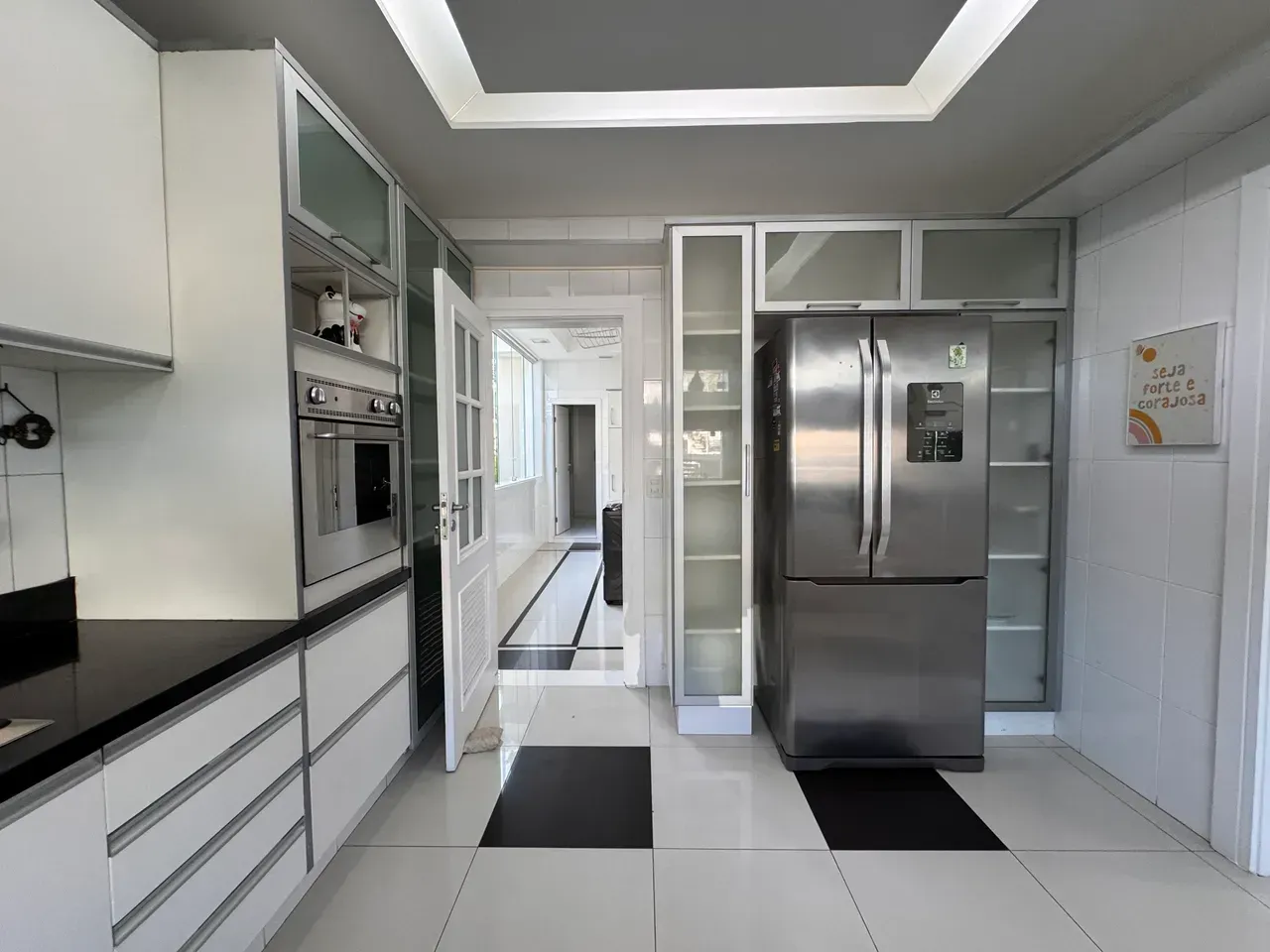 Furnished 800 m² house on the 4th floor with 8 parking spots — photo 14