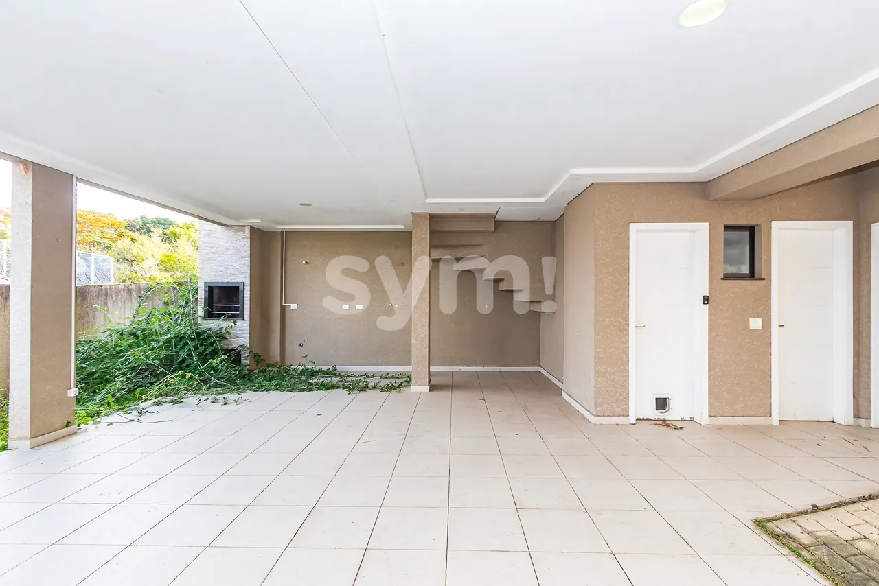 House in a gated community with 5 bedrooms and 3 suites — photo 11
