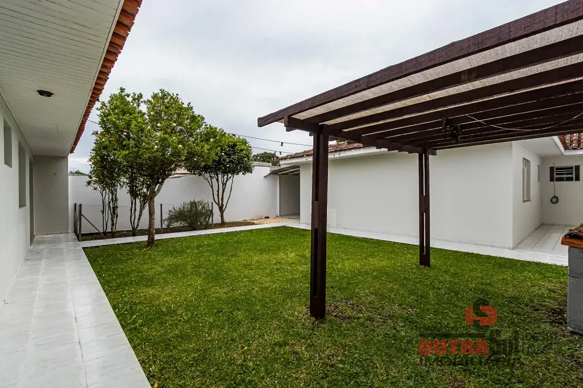 Casa, 215 m², com piso de madeira ou laminado — photo 28