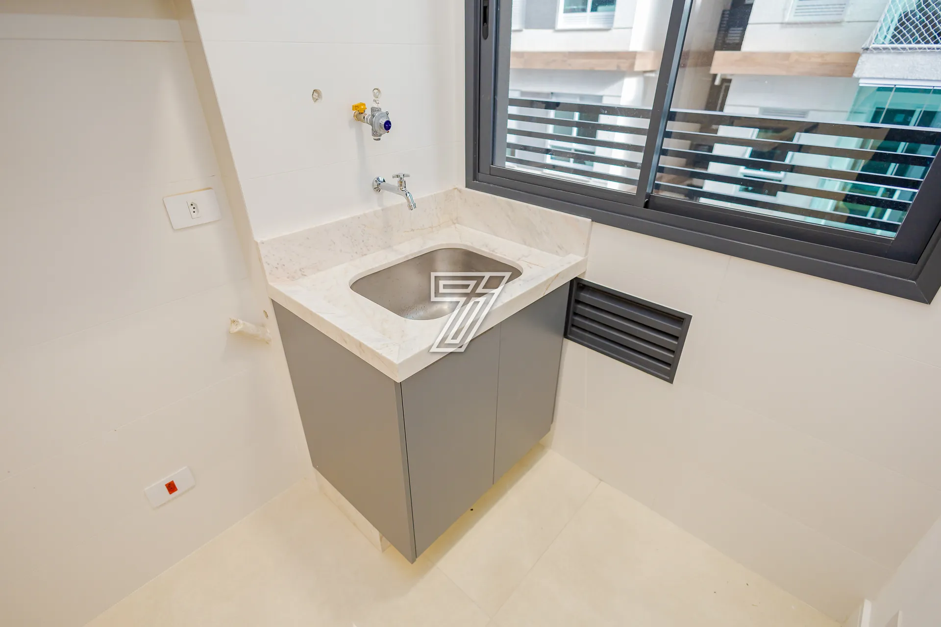 2-bedroom apartment with suite, open kitchen and 2 parking — photo 8
