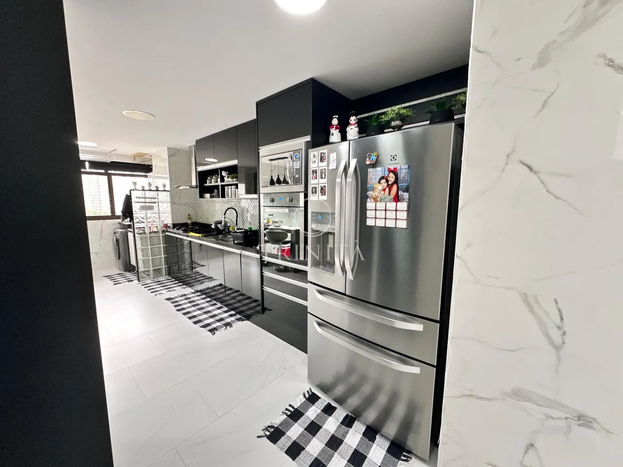 Furnished 3-suite apartment with a gas open-plan kitchen — photo 18