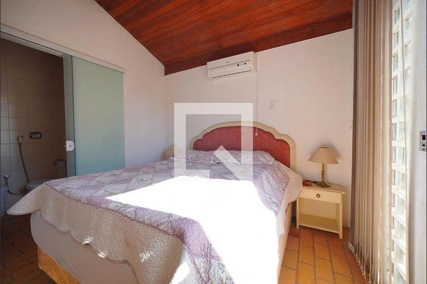 Furnished house with 4 bedrooms and 209 m², 3 bathrooms — photo 13