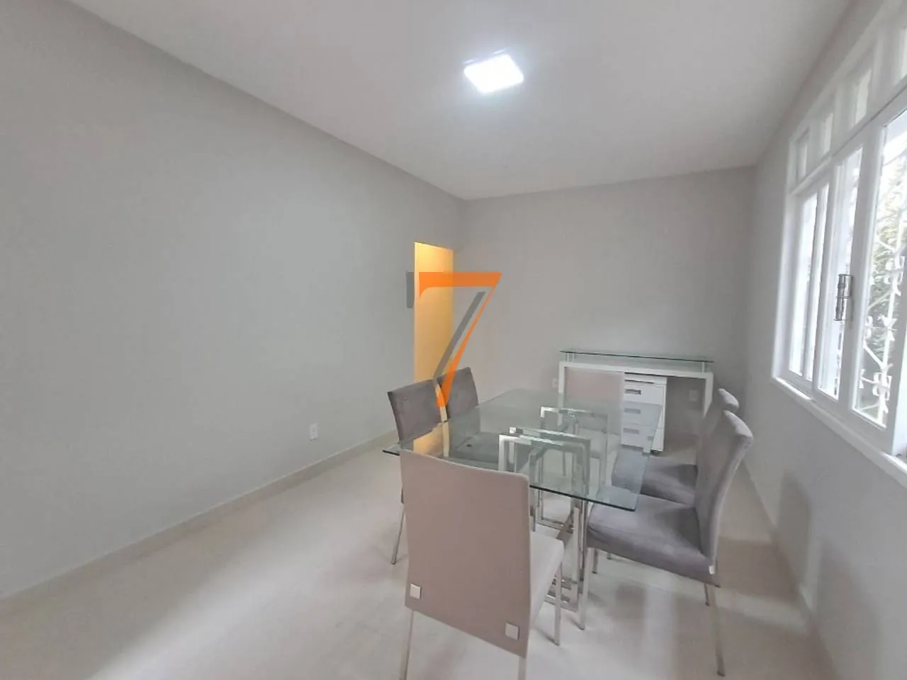 House with 3 bedrooms and a separate kitchen with electric stove