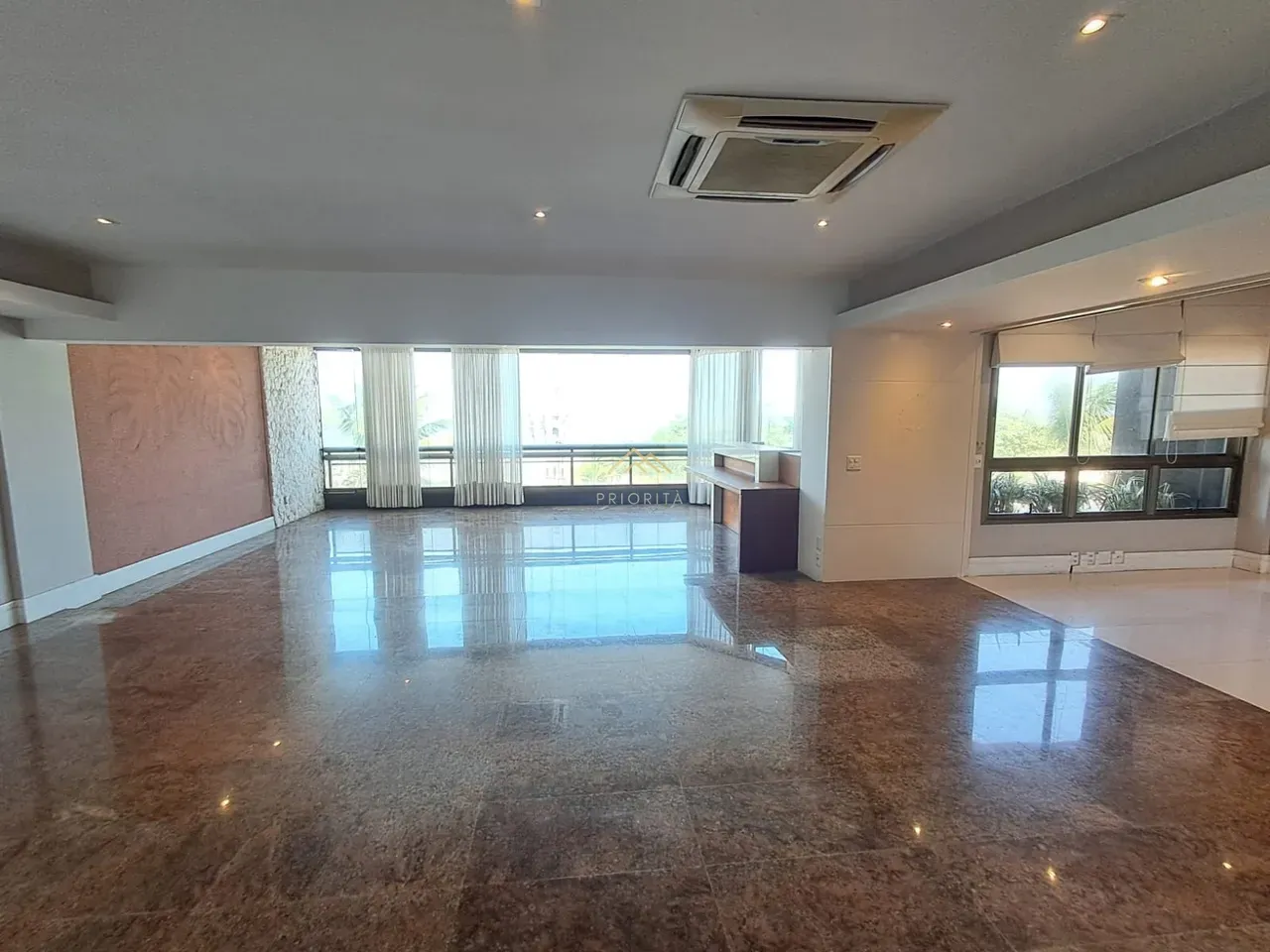 Floor-to-ceiling windows in a 4-bedroom apartment, 235 m² — photo 12