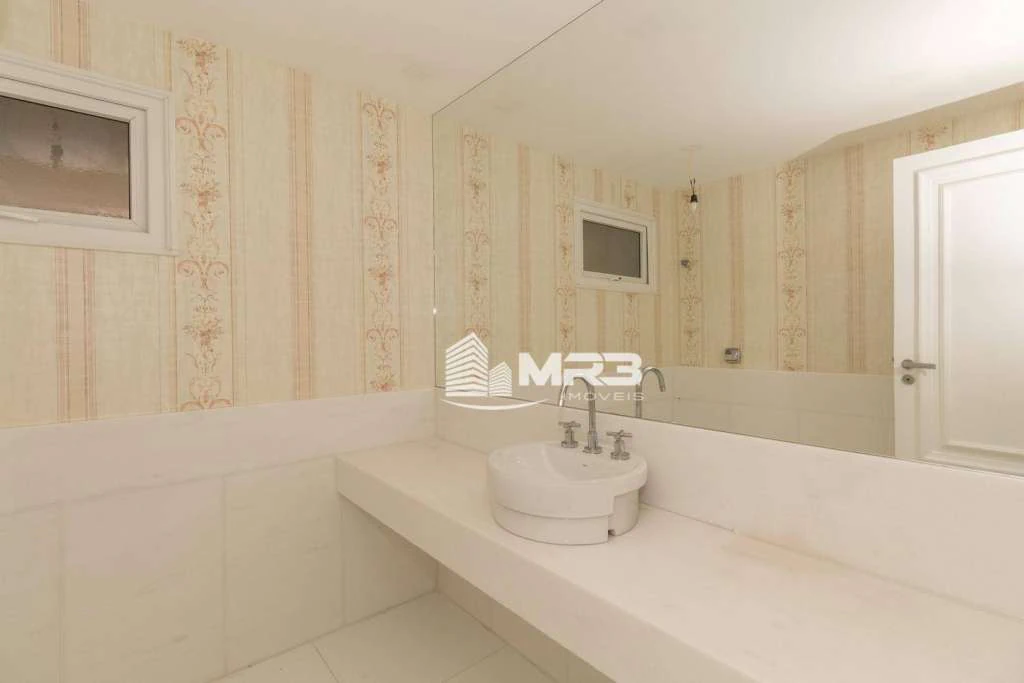 Gated house with 8 en-suite bedrooms and 20 bathrooms — photo 27