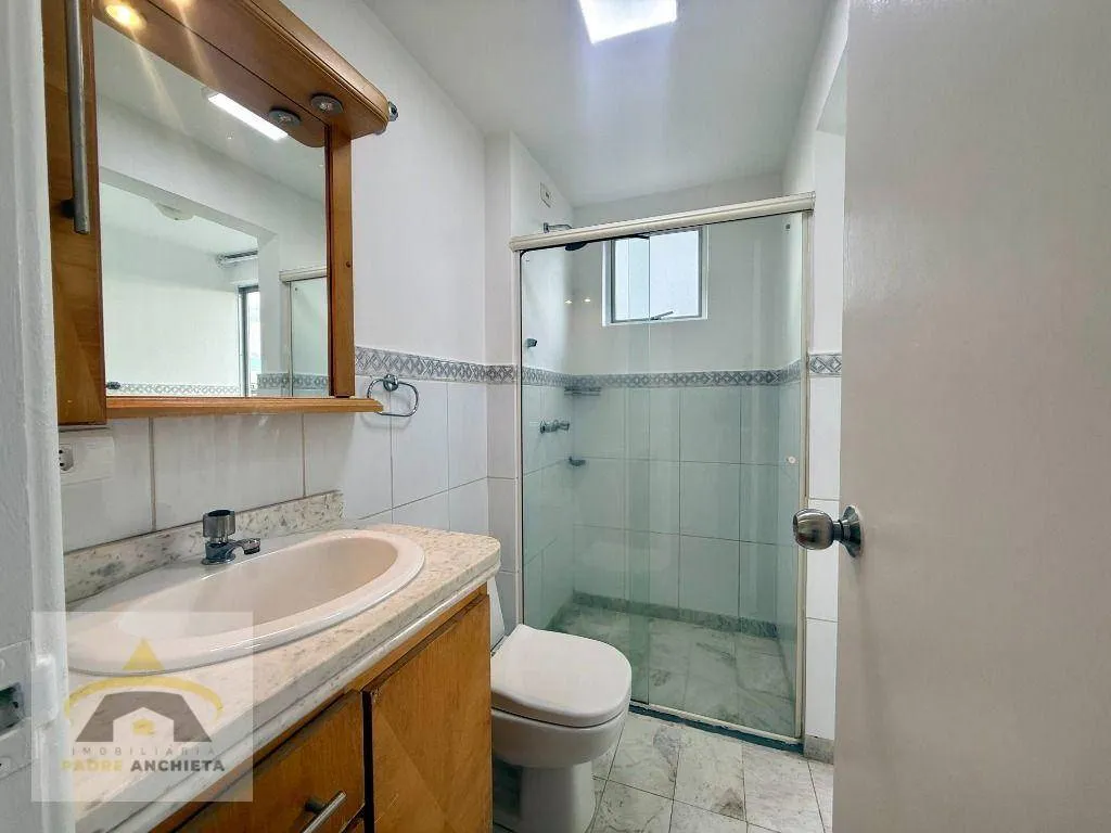 Furnished 1-bedroom apartment with a private BBQ area — photo 30