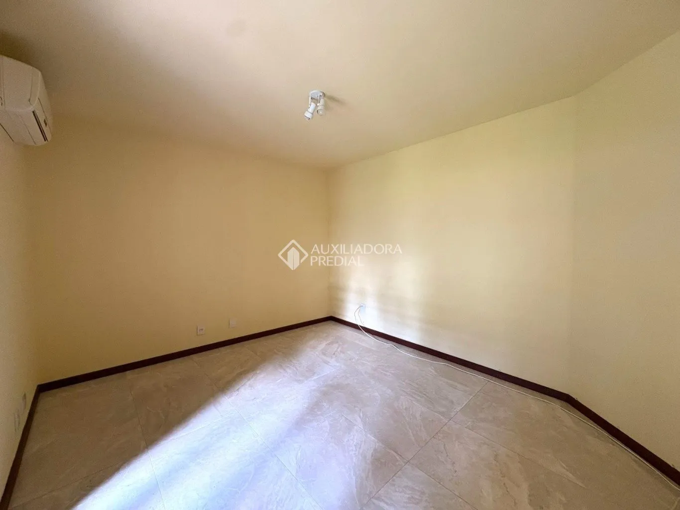 Closed-condominium house with 4 bedrooms and 3 bathrooms — photo 21