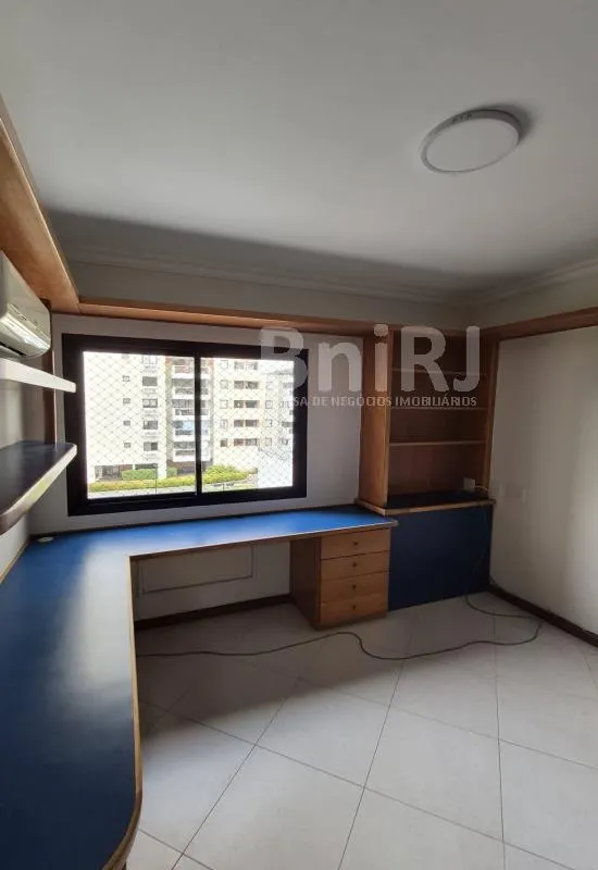 Home office in a 3-bedroom apartment, 110 m² — photo 11