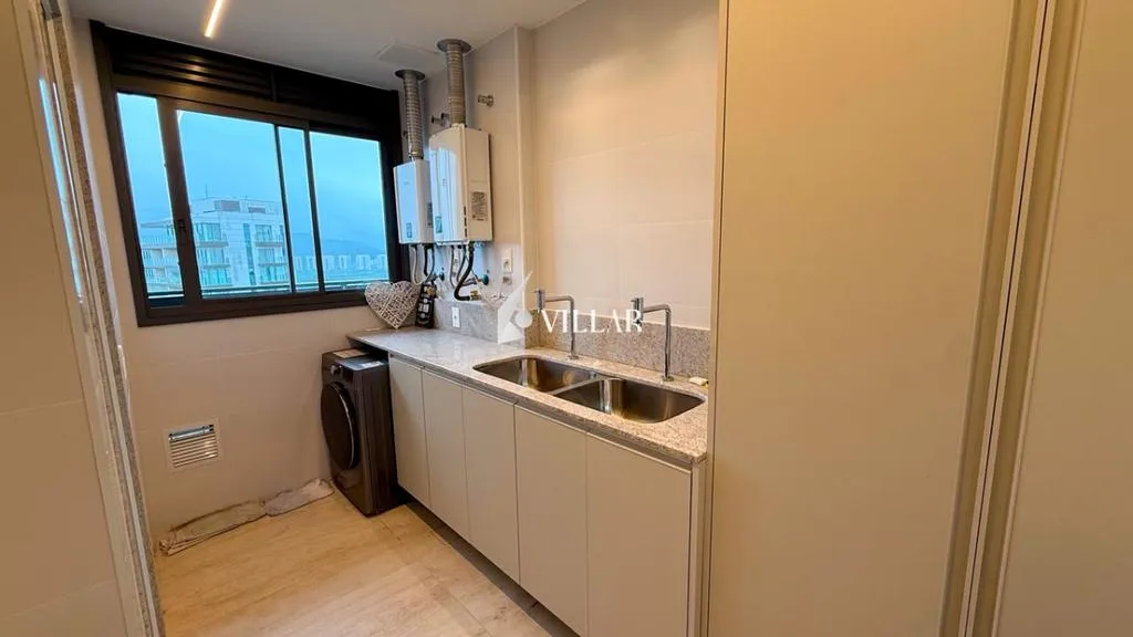 3-bedroom apartment with a water view in Rio de Janeiro — photo 11