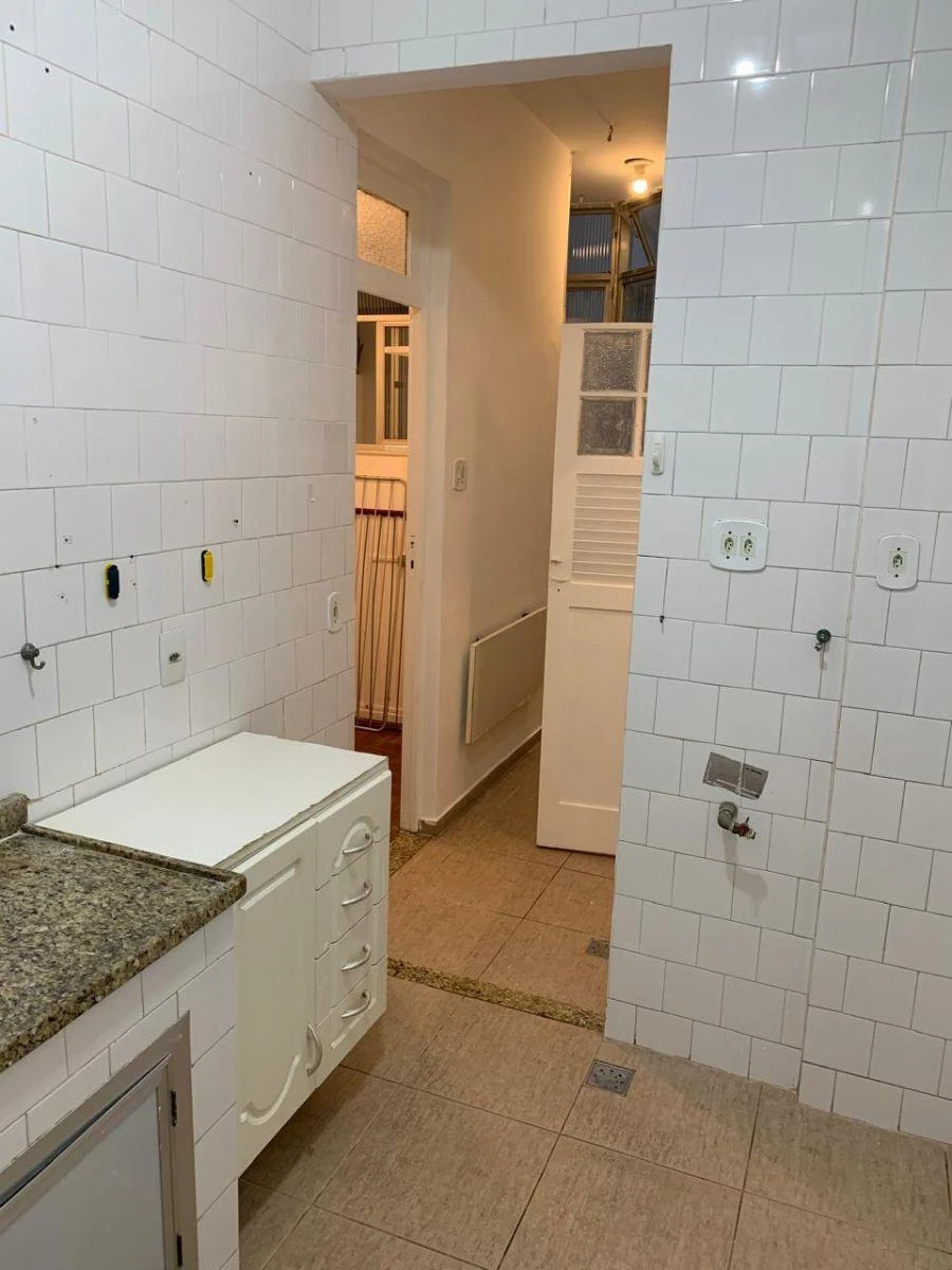 Wood or laminate floors in a 2-bedroom apartment, 67 m² — photo 12