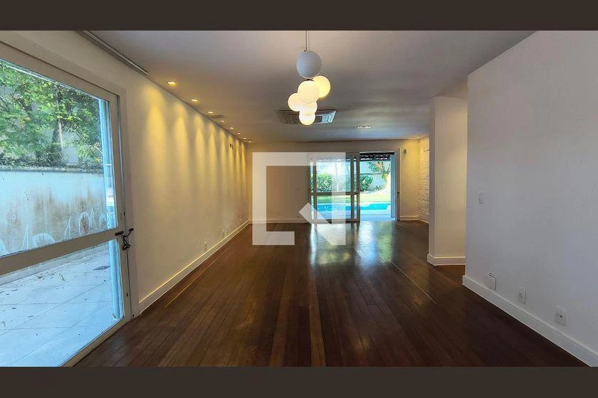 House with 4 bedrooms and a balcony with grill — photo 5