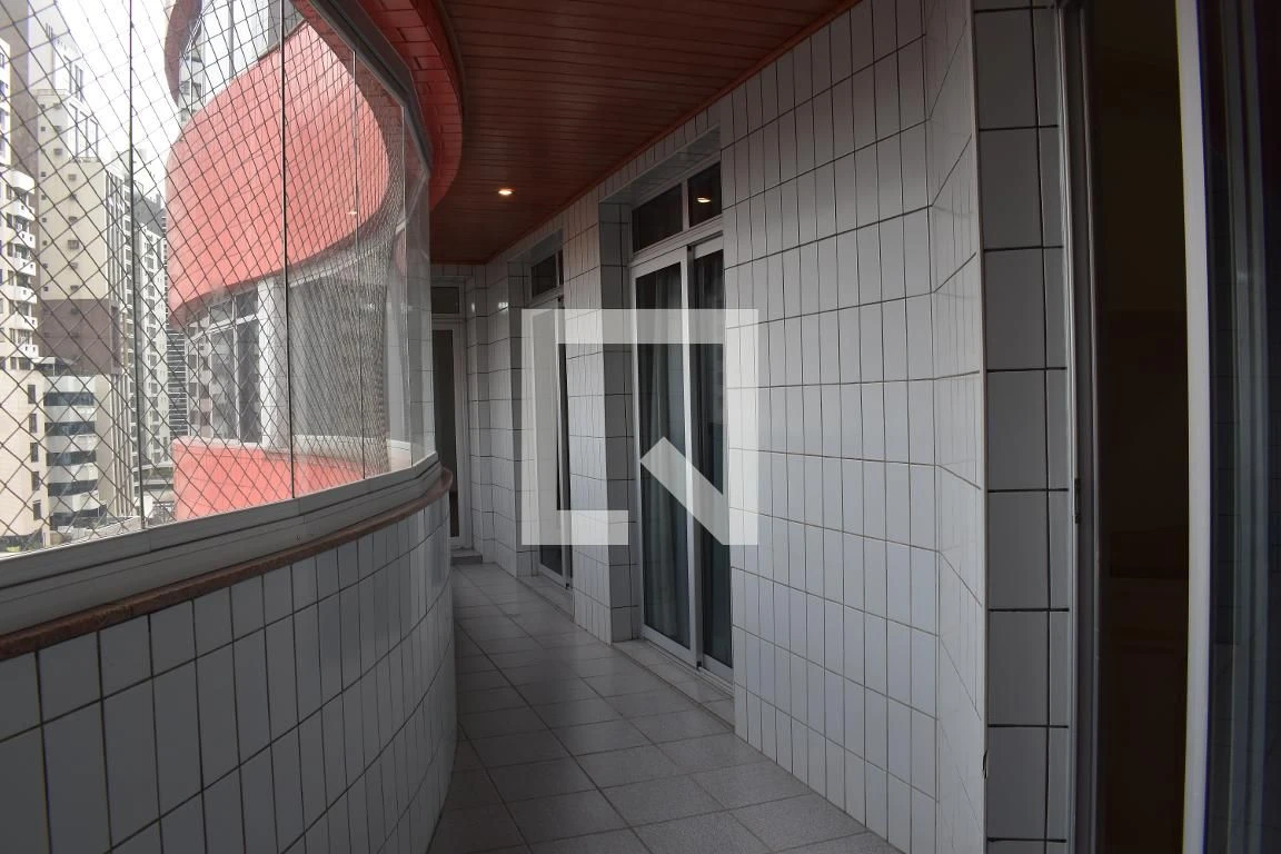 Apartamento mobiliado de 4 quartos com jacuzzi