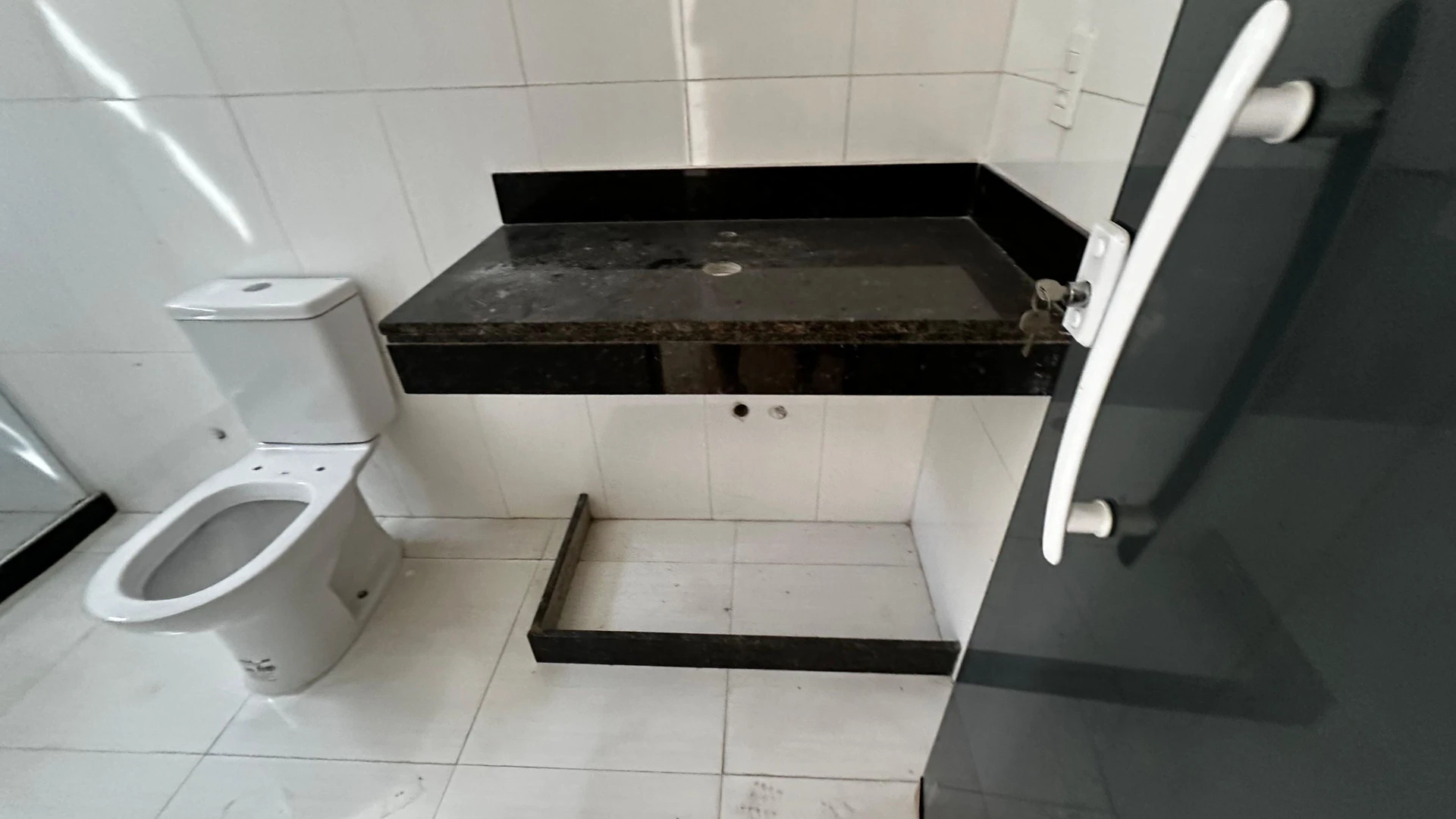 Casa com 4 quartos e 3 suítes, 2 vagas de garagem — photo 45