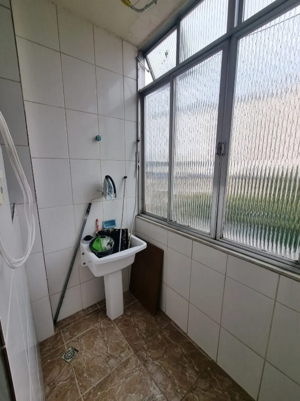 2-bedroom apartment with 1 bath and gas stove — photo 6