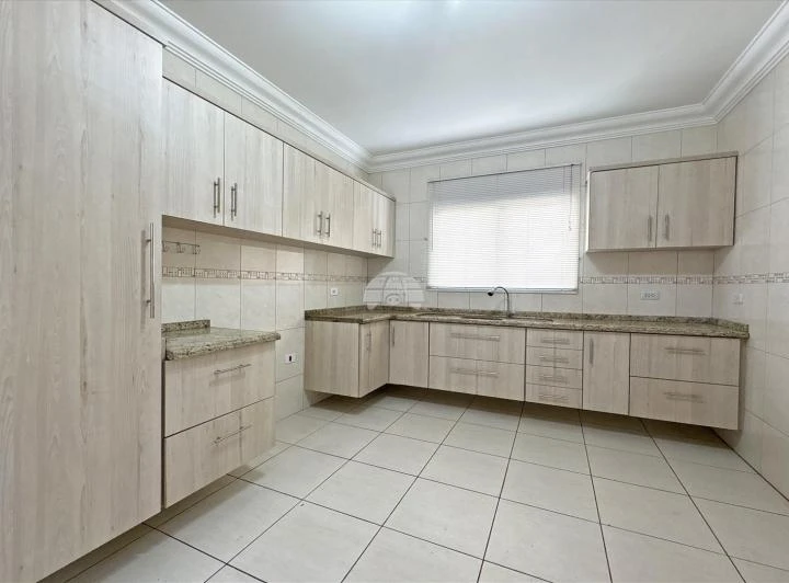 House with 4 bedrooms, 1 en-suite and 3 parking spots — photo 8