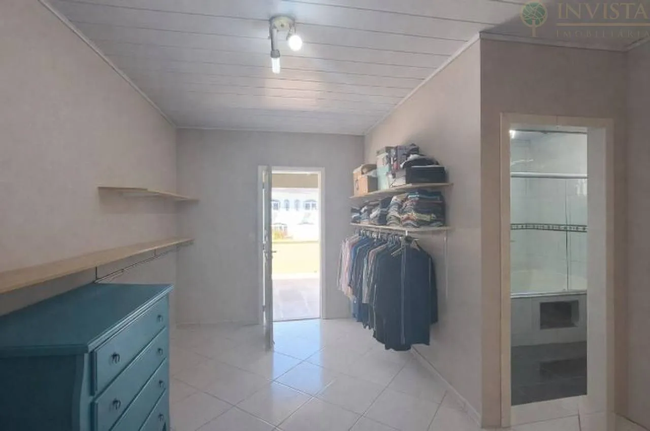 204 m² house with a jacuzzi and a bathtub — photo 7