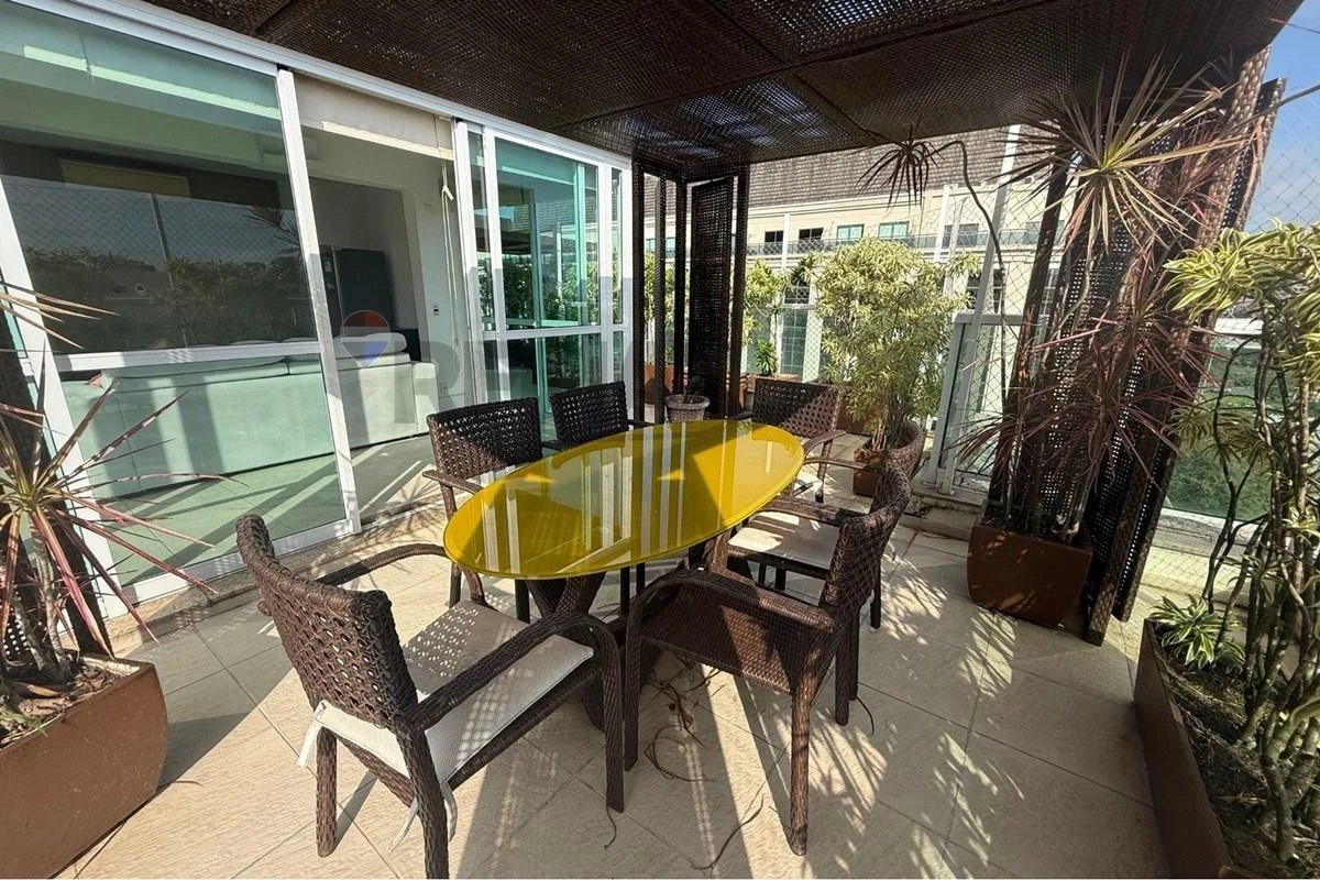 Furnished 4-bedroom apartment with 246 m² — photo 31