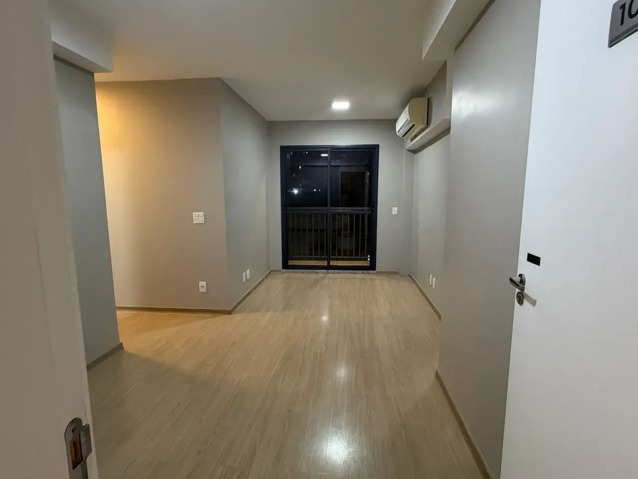 2-bedroom apartment in a building with a gym — photo 13