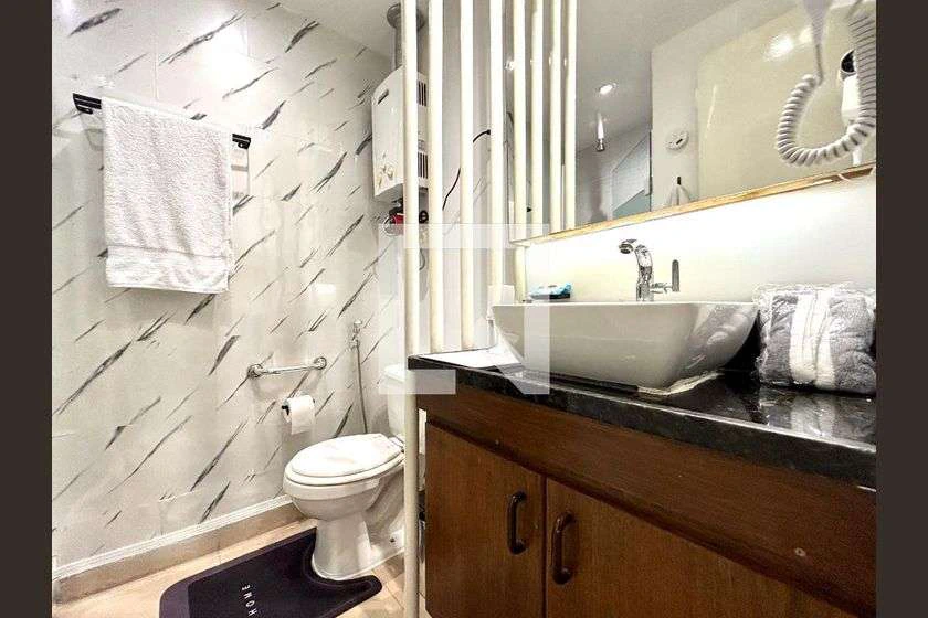 Furnished 1-bedroom apartment with glass balcony 65 m² — photo 10