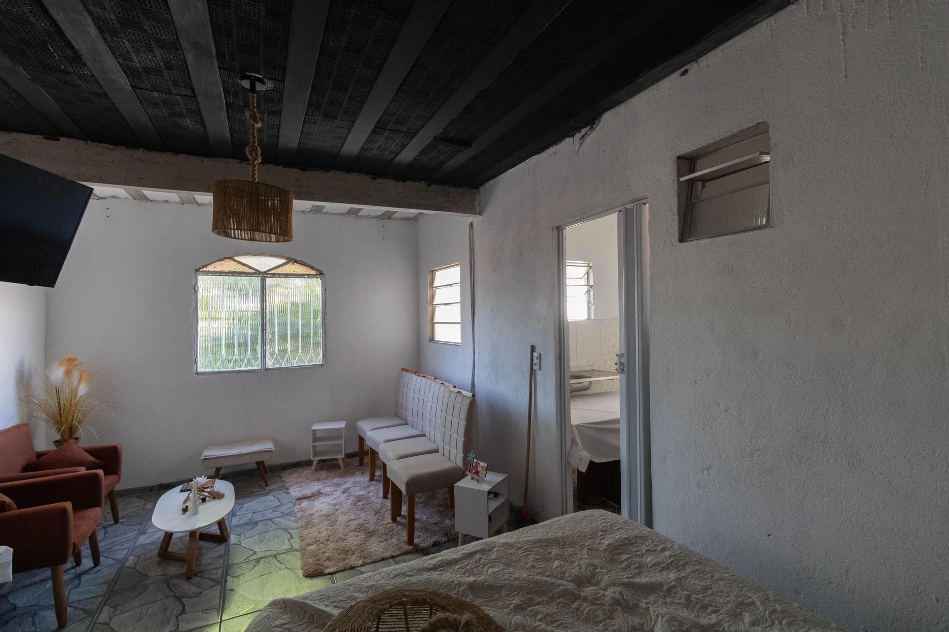 Unfurnished house with 1 bedroom and parking for 2