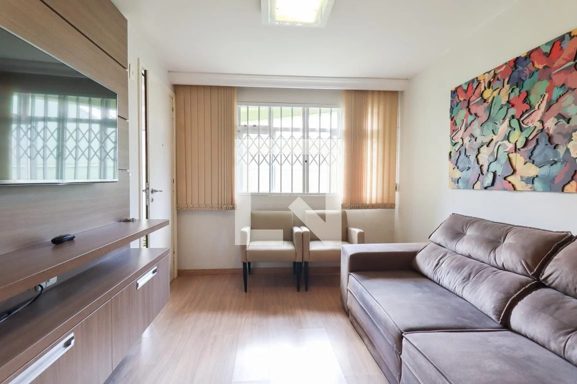 Стиральная машина и 2 спальни: квартира 50 м²
