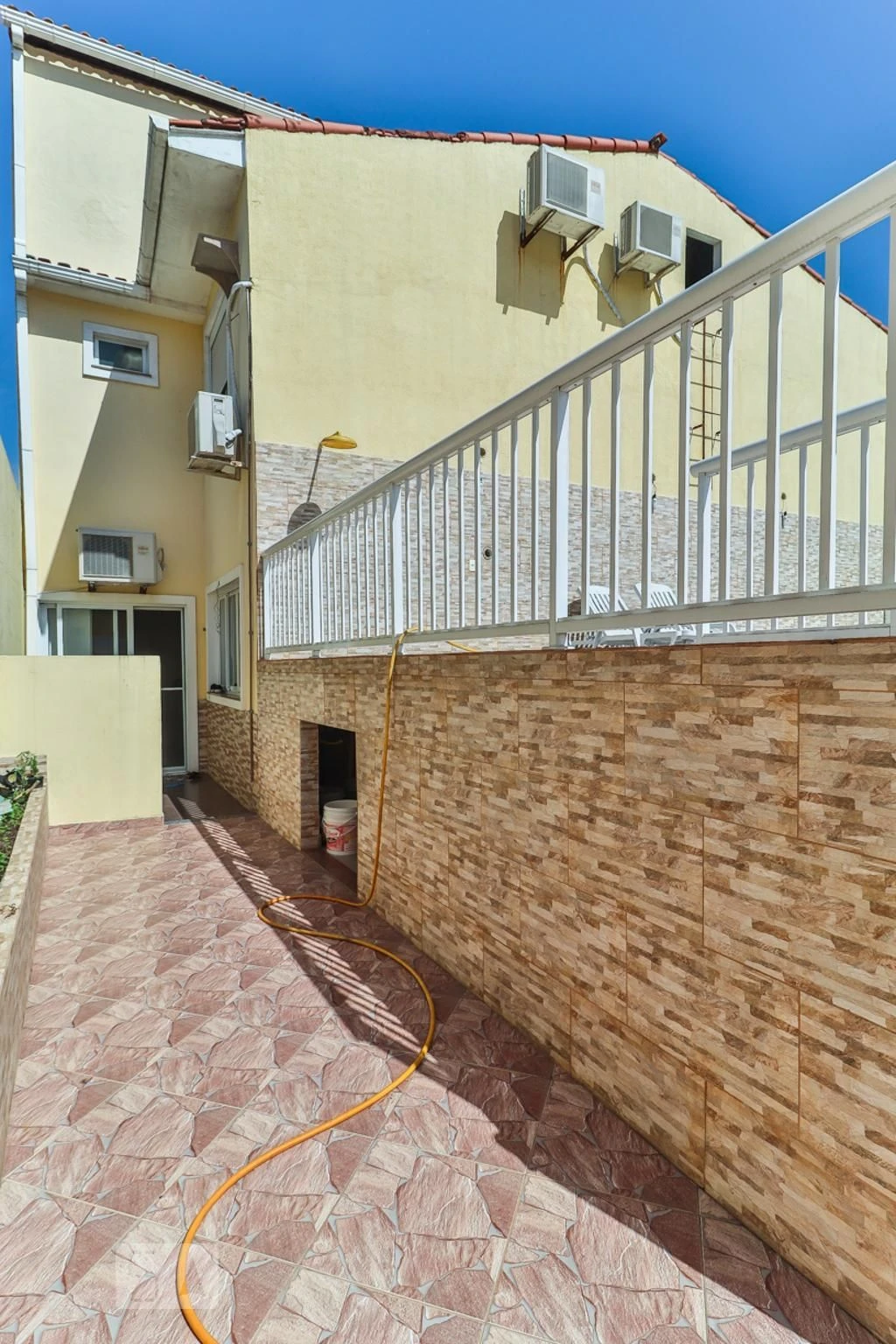Furnished house with 3 bedrooms and private yard — photo 13
