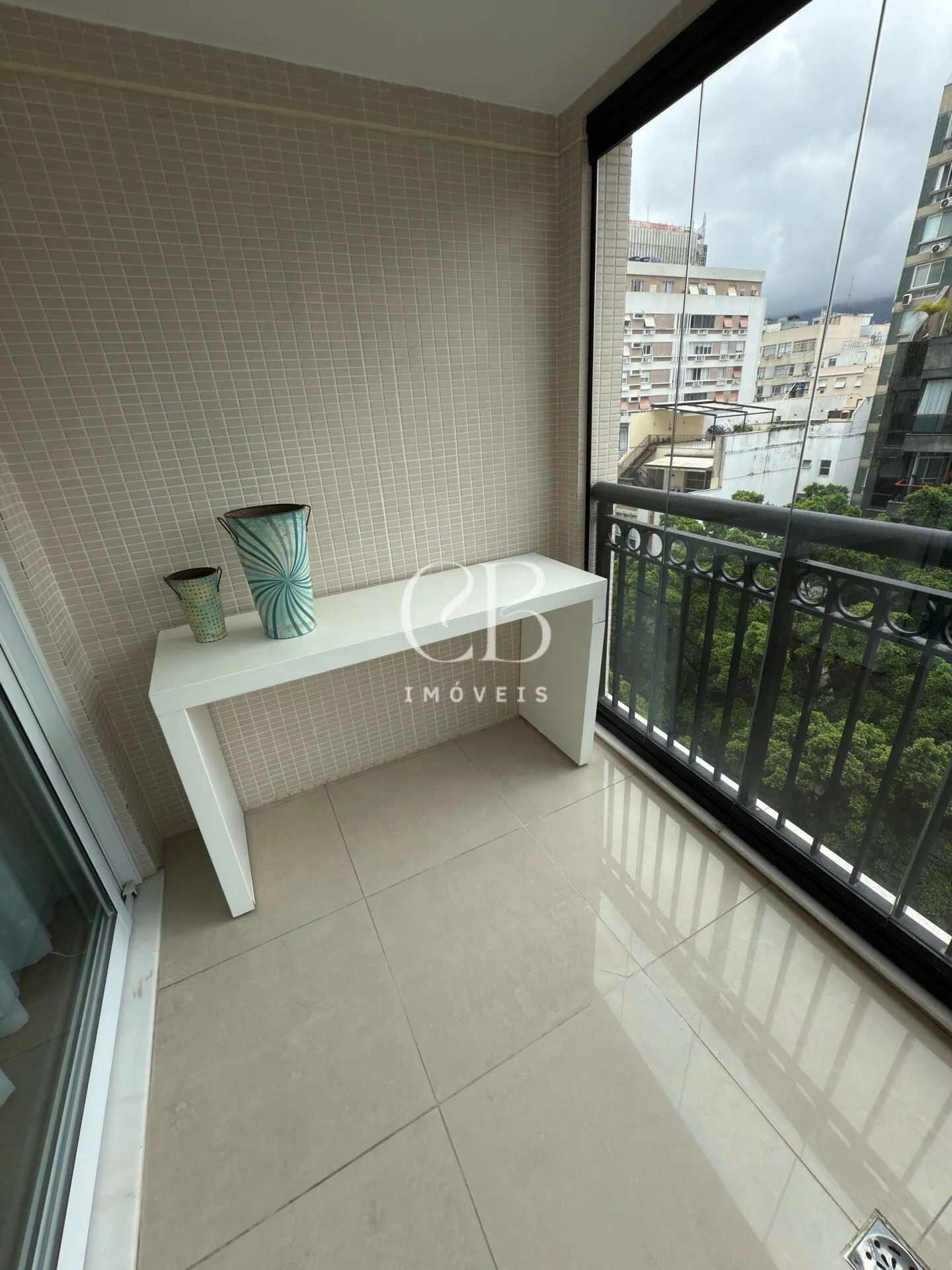 Furnished 2-bedroom apartment with en-suite bathrooms — photo 12