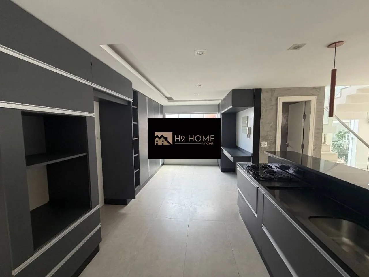 290 m² house with 4 bedrooms and 4 parking spots — photo 12
