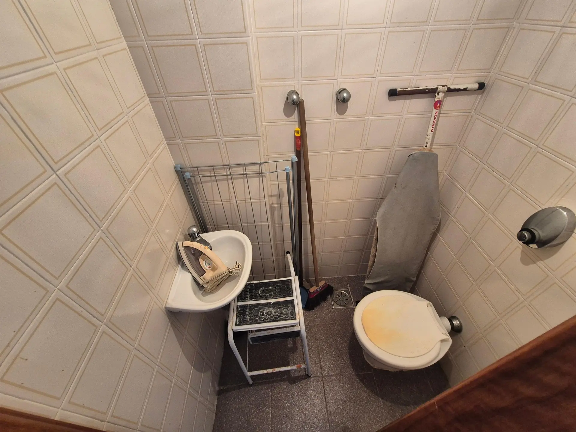 Glass-enclosed balcony in a 2-bedroom apartment, 84 m² — photo 27