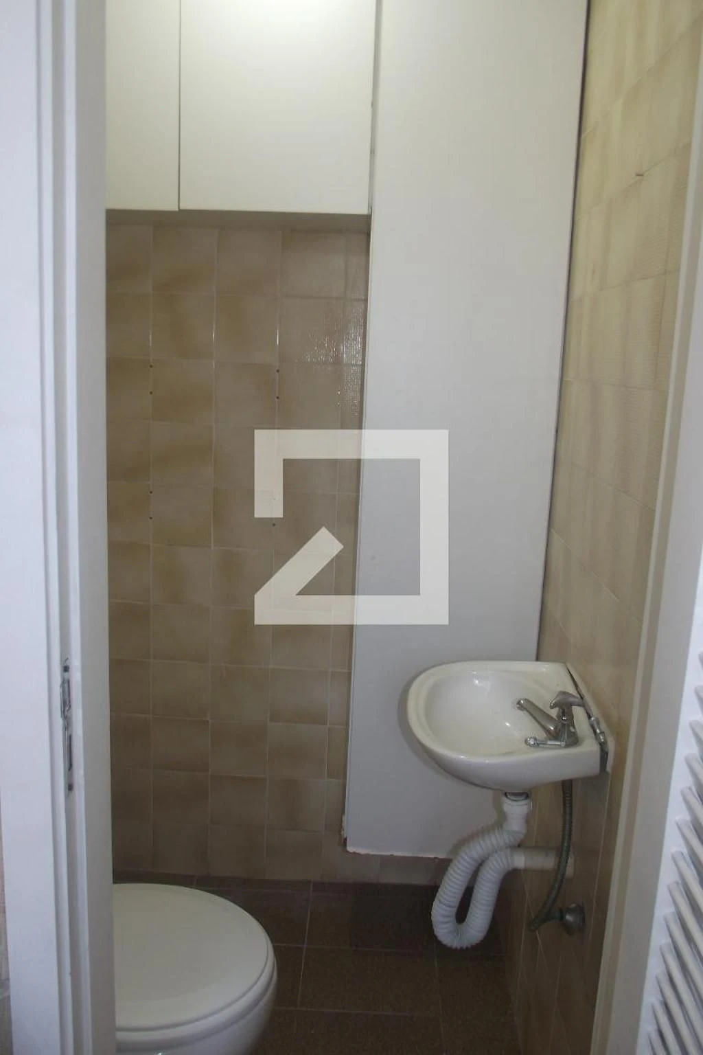 Unfurnished 2-bedroom apartment with a suite bathroom — photo 58