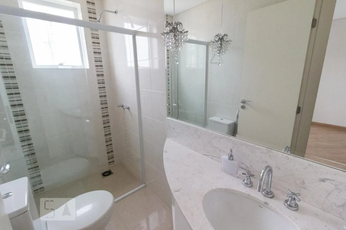 Bathtub in a 4-bedroom apartment, 255 m² — photo 29