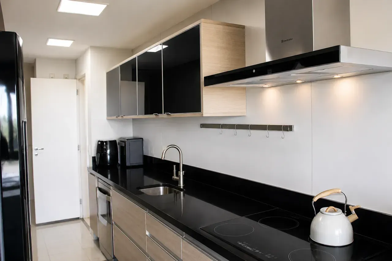 Furnished apartment with 4 bedrooms and 5 bathrooms — photo 2