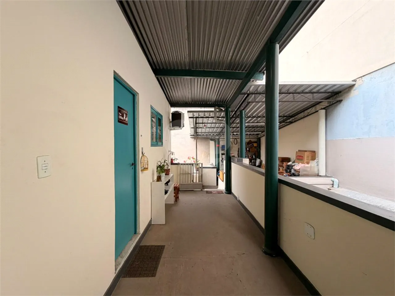 Casa com 5 quartos e 5 banheiros, varanda e janelas amplas — photo 15