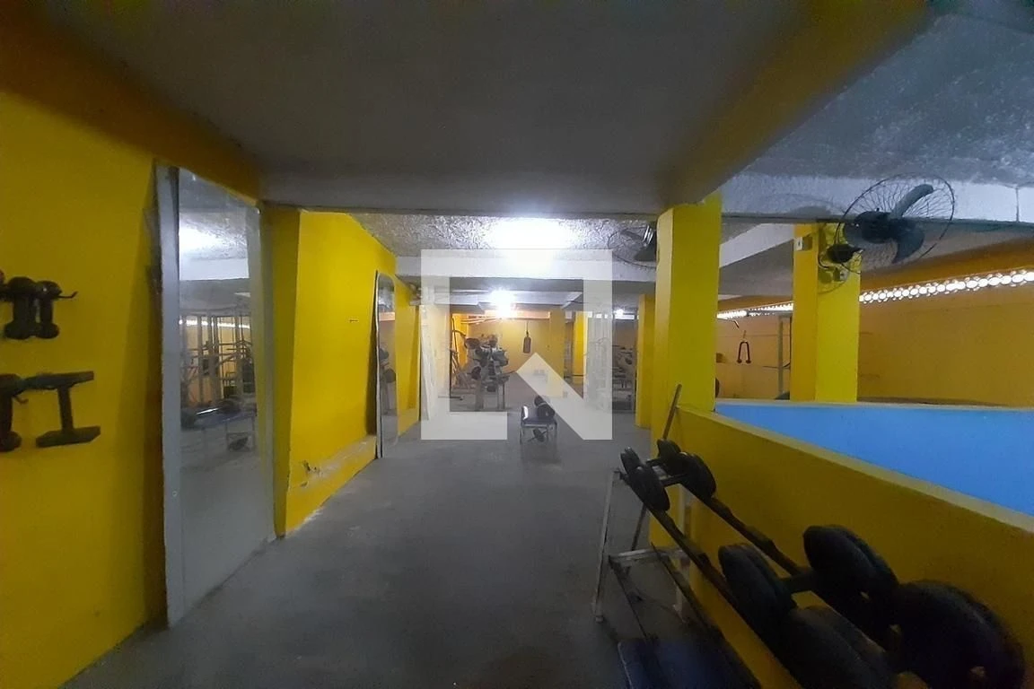 2-bedroom apartment in a building with a gym — photo 18