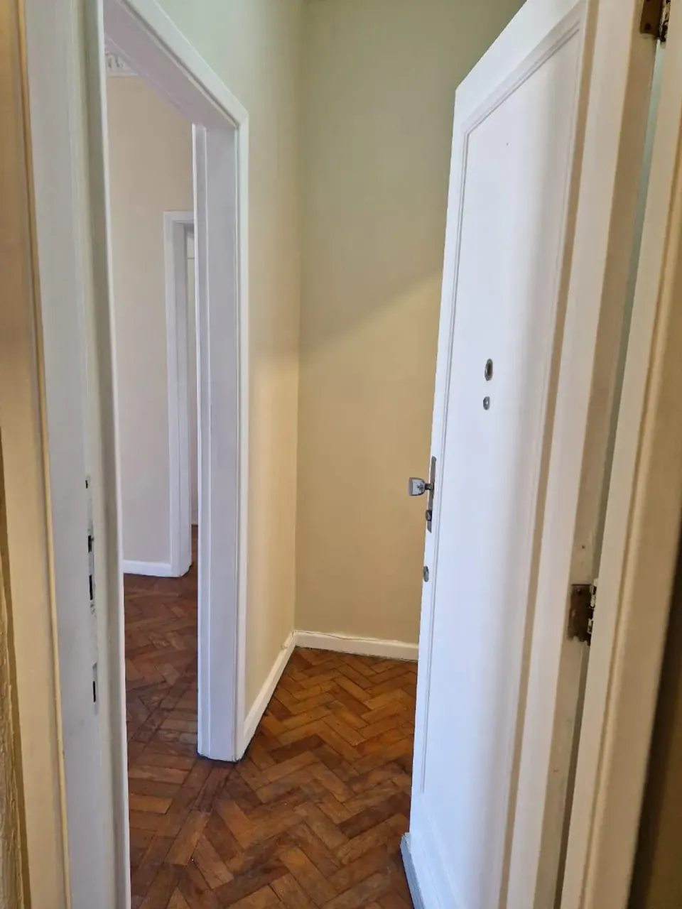 65 m² apartment with a closed kitchen and gas stove — photo 15