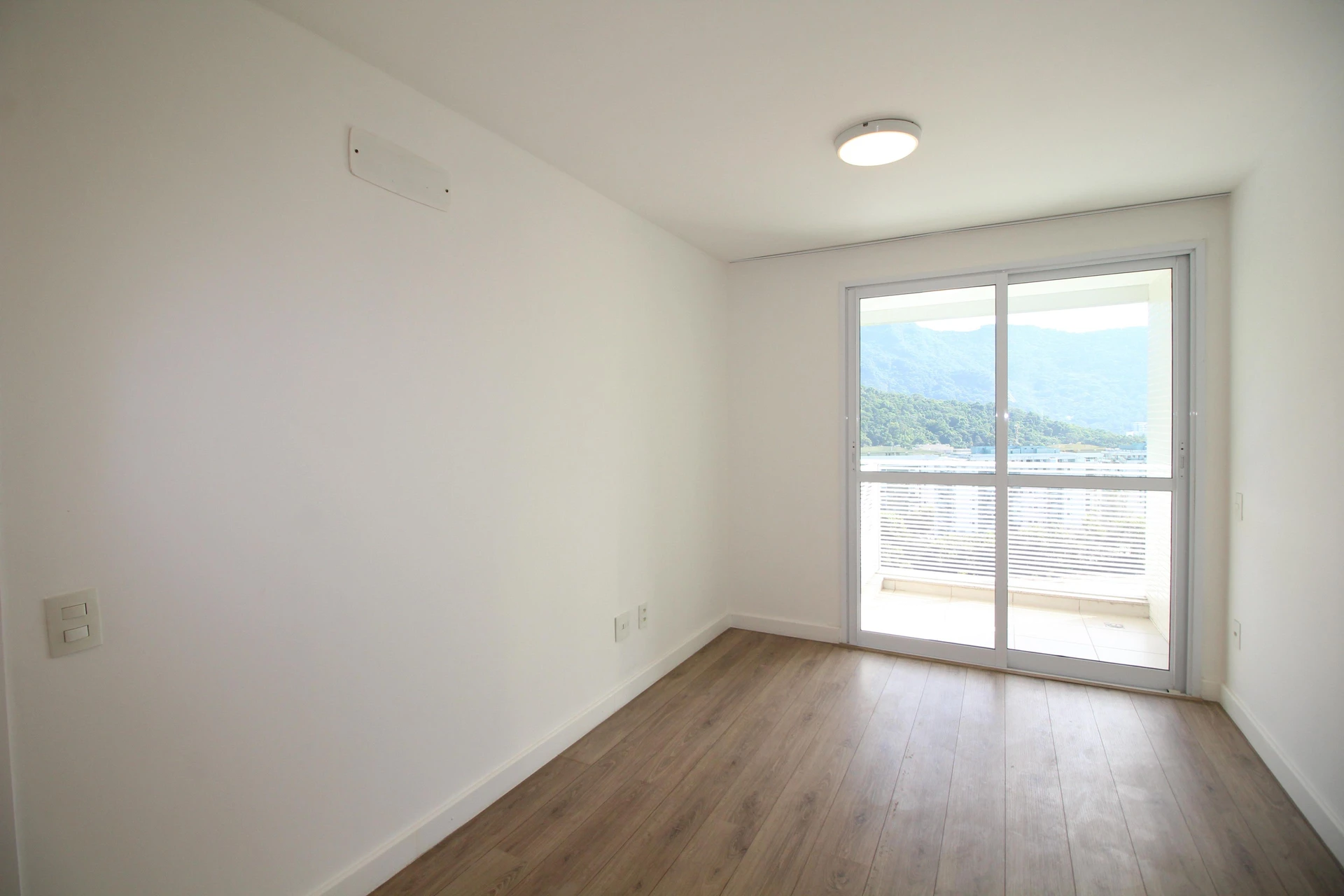 Apartamento de 2 quartos com janelas do piso ao teto — photo 18