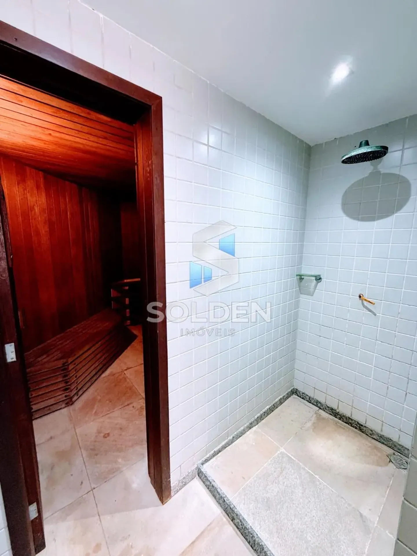 160 m² apartment with 3 bedrooms and 4 bathrooms — photo 31