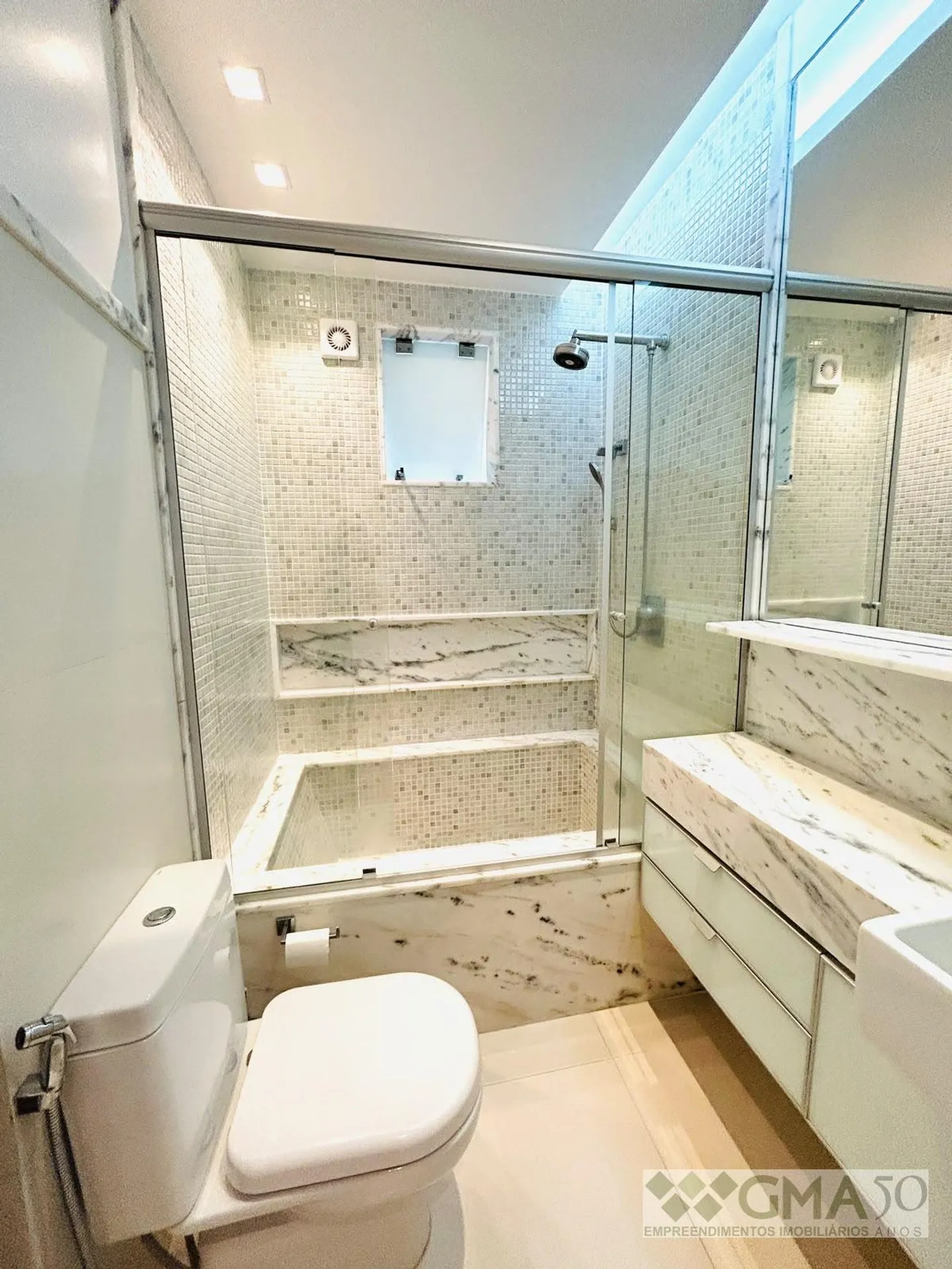 Furnished 110 m² apartment with 3 bedrooms and 1 parking spot — photo 18