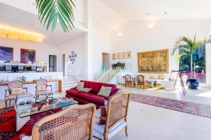 Furnished 1200 m² house with a balcony and 6 bedrooms — photo 25