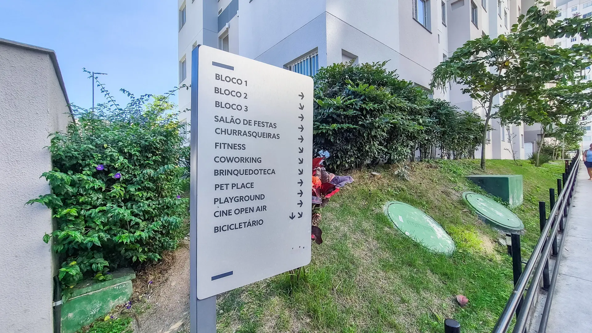 2-bedroom apartment in a building with a gym — photo 14