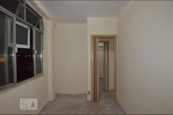 2-bedroom apartment in a building with a gym — photo 2